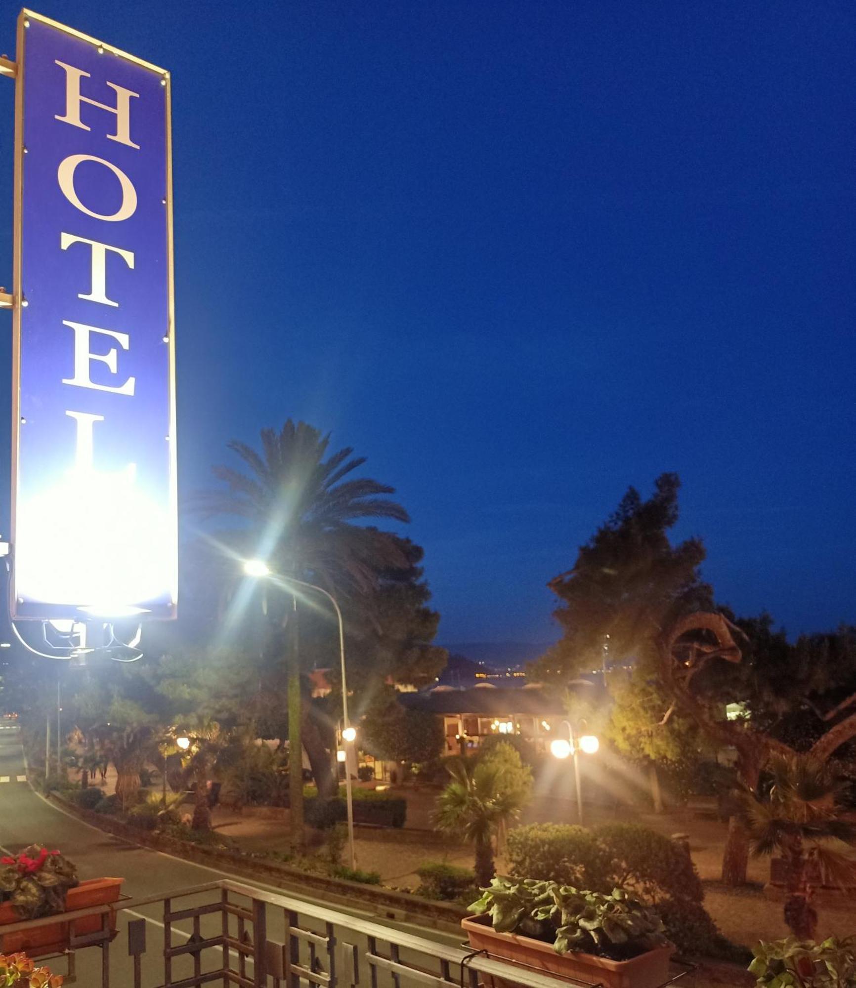 Hotel Serena Arenzano Dış mekan fotoğraf